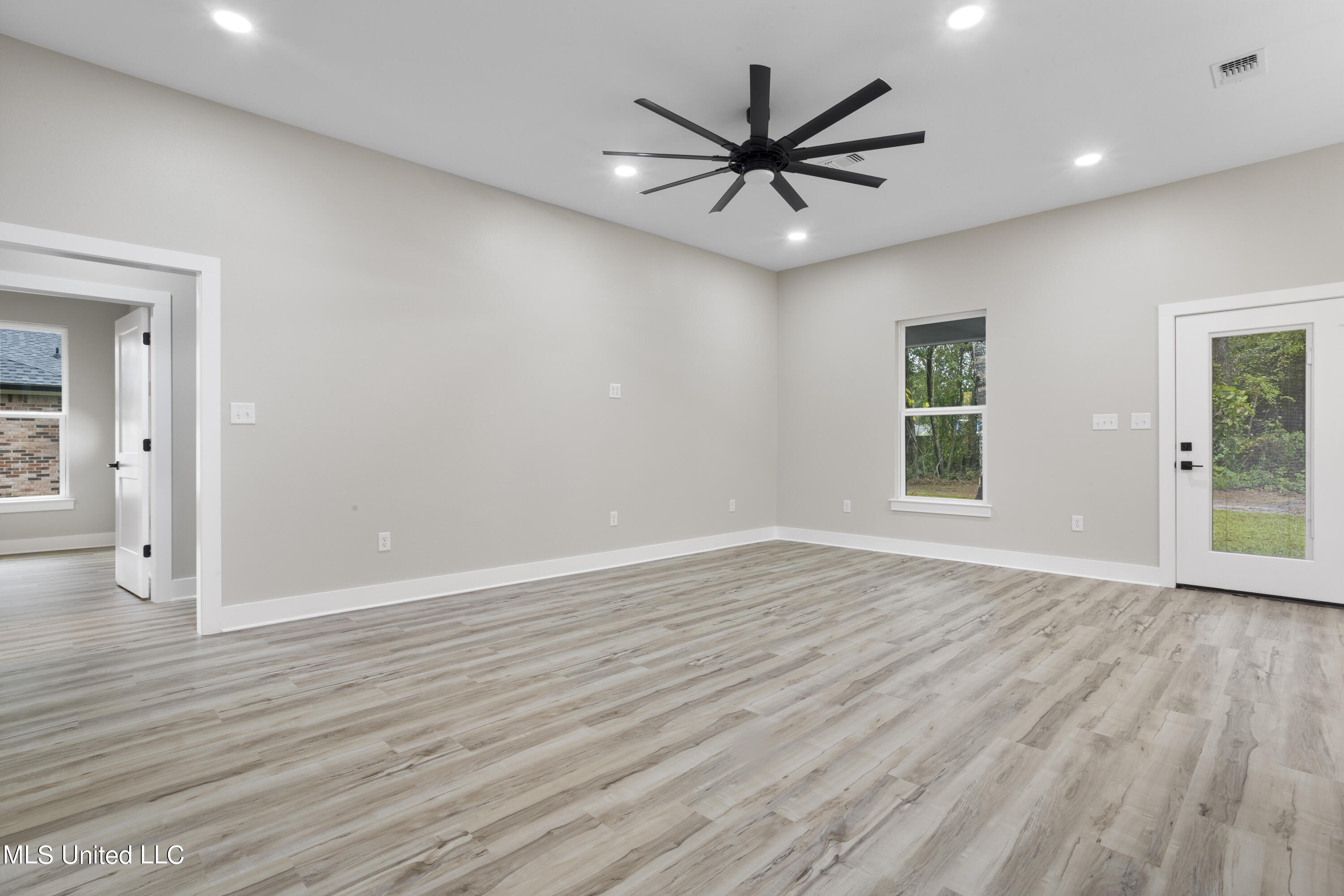 9014 Old Walnut Road Ocean Springs, MS 39564 - Photo 8 of 33 008 (3)