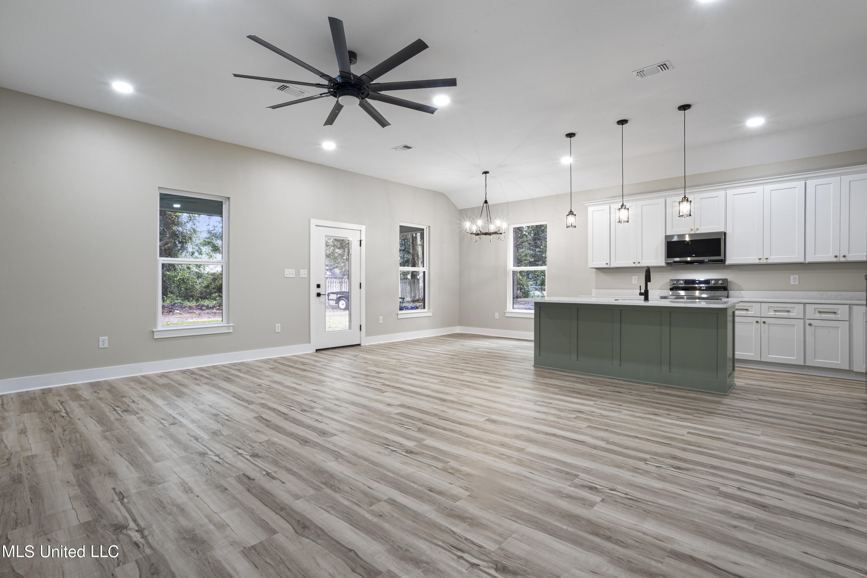 9014 Old Walnut Road Ocean Springs, MS 39564 - Photo 9 of 33 009 (3)