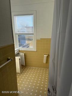 561 Summer Street, Unit 2 Long Branch, NJ 07740 - Photo 10 of 18 a bathroom with a window
