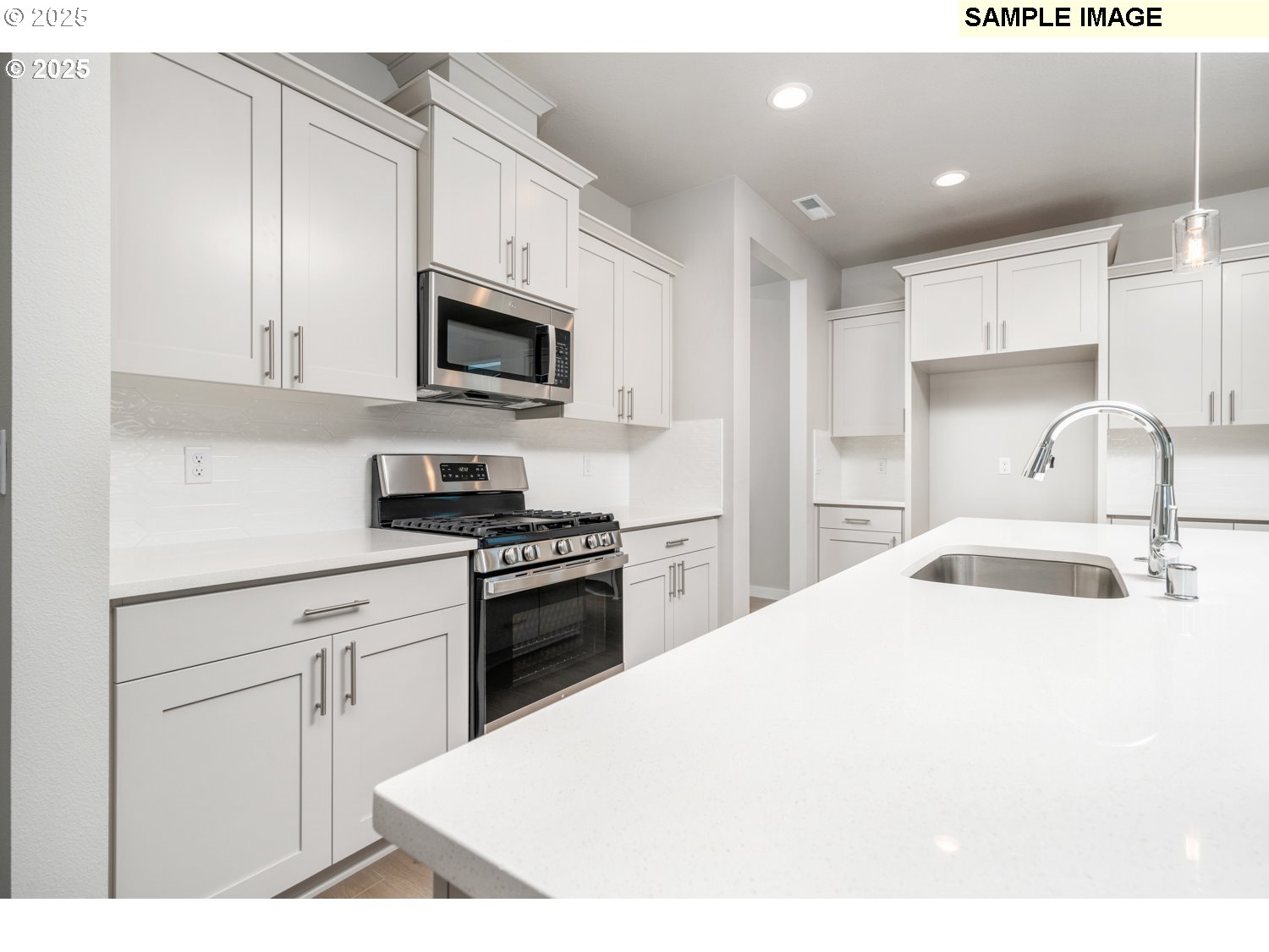 227 North 86th Avenue, Unit 40 Ridgefield, WA 98642 - Photo 4 of 19