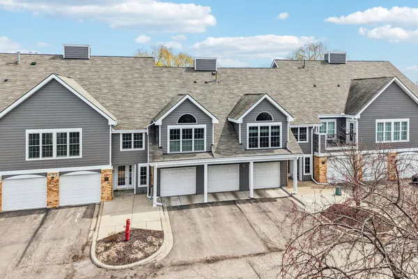 $193,500 | 6145 Chasewood Parkway, Unit 202, Minnetonka, MN 55343