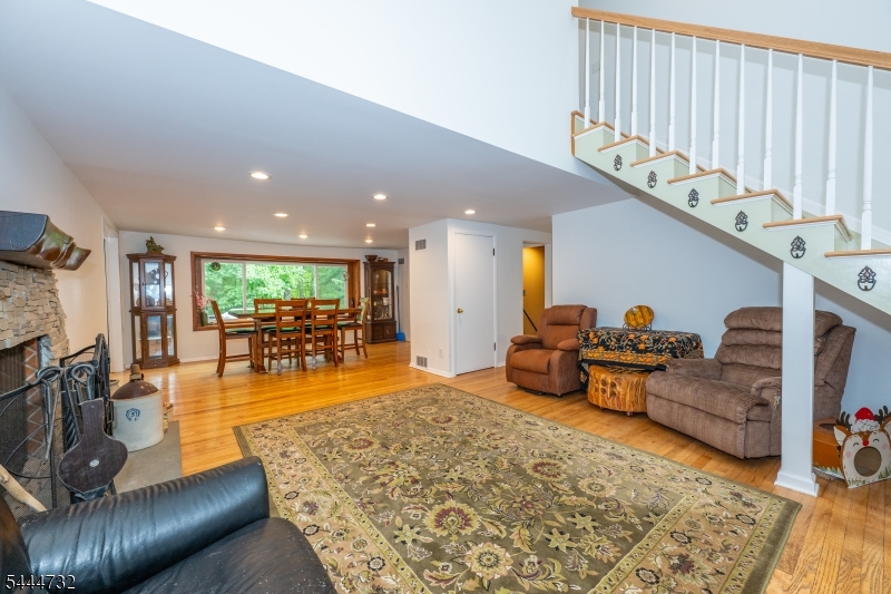 89 Moraine Road Morris Plains, NJ 07950 - Photo 5 of 48