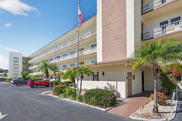 $194,900 | 5705 80th Street North, Unit 105, St. Petersburg, FL 33709