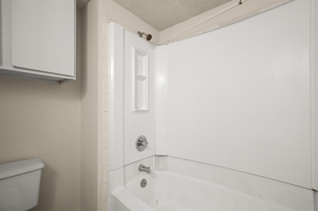 2401 Leon Street, Unit 105 Austin, TX 78705 - Photo 16 of 18 a bathroom with a bathtub and a toilet