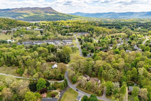 $749,000 | 1235 Cumberland Drive, Harrisonburg, VA 22801
