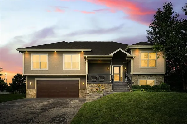 $449,900 | 22614 Surrey Lane, Peculiar, MO 64078