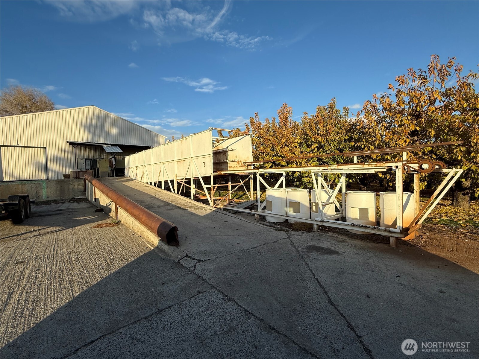 556 Jack Wells Road Bridgeport, WA 98813 - Photo 7 of 13 a view of a balcony with chairs