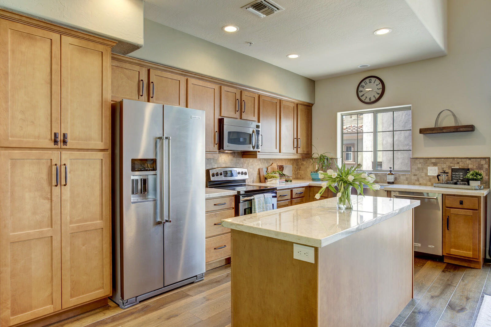 3935 East Rough Rider Road, Unit 1360 Phoenix, AZ 85050 - Photo 2 of 47 Stunning kitchen!!
