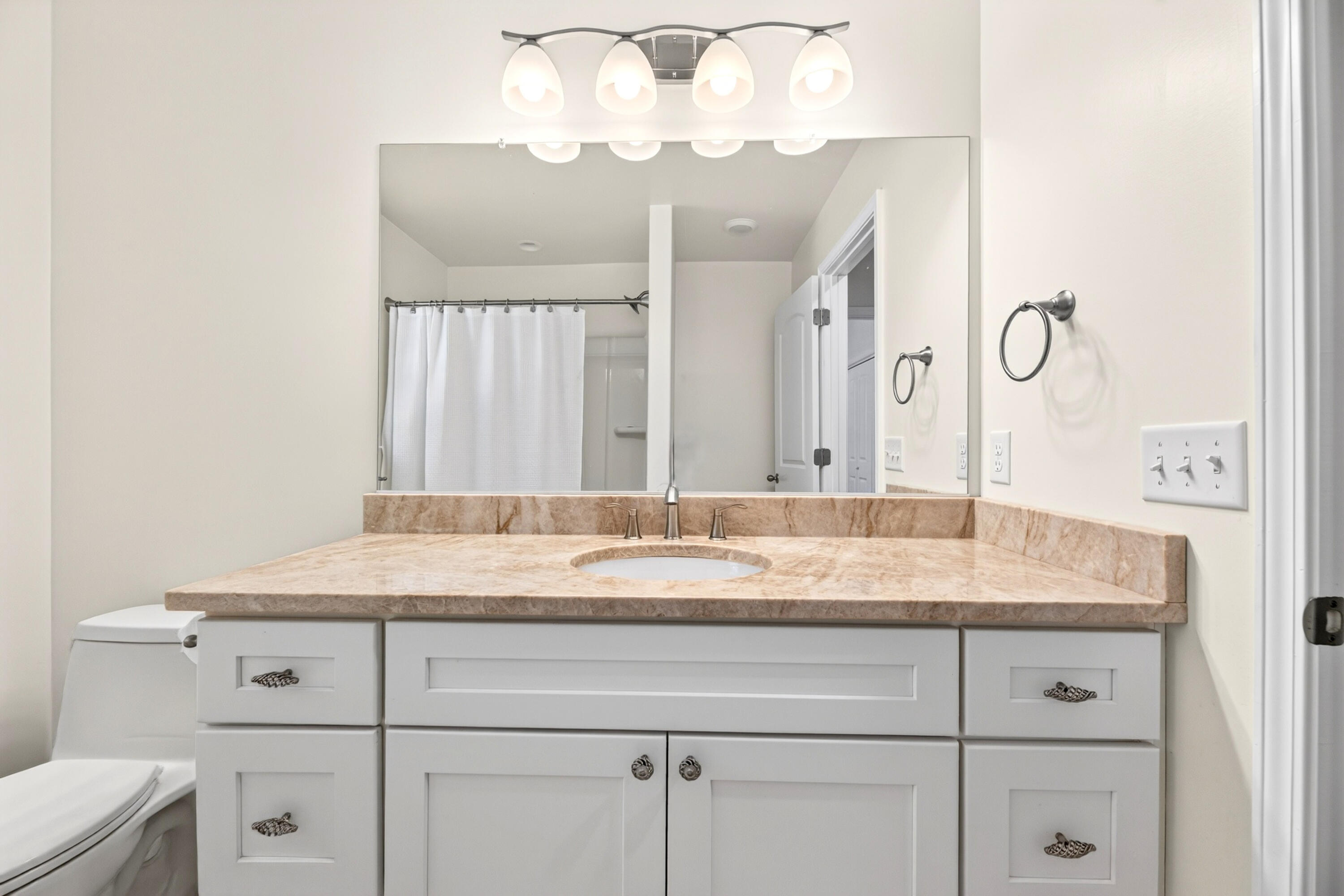 315 Griffith Lane Elloree, SC 29047 - Photo 29 of 40 Guest Bath
