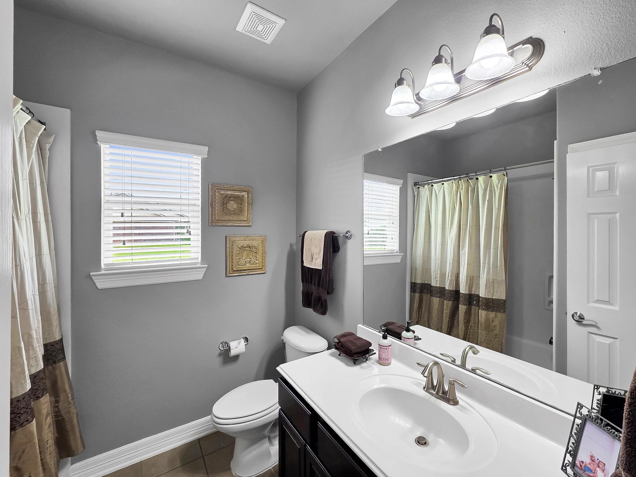 14865 Lisa Lane Beaumont, TX 77713 - Photo 14 of 25 Extra bath down
