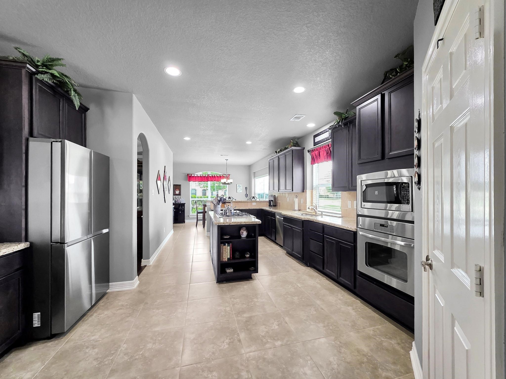 14865 Lisa Lane Beaumont, TX 77713 - Photo 16 of 25 Kitchen