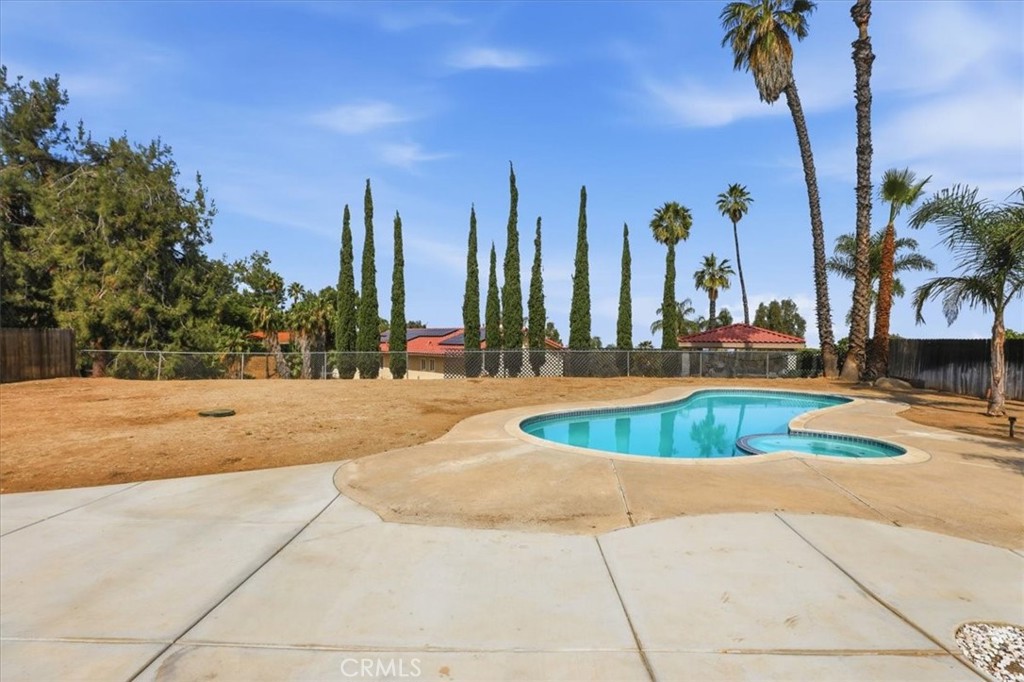 15745 Saddleback Road Riverside, CA 92506 - Photo 40 of 44 Backyard