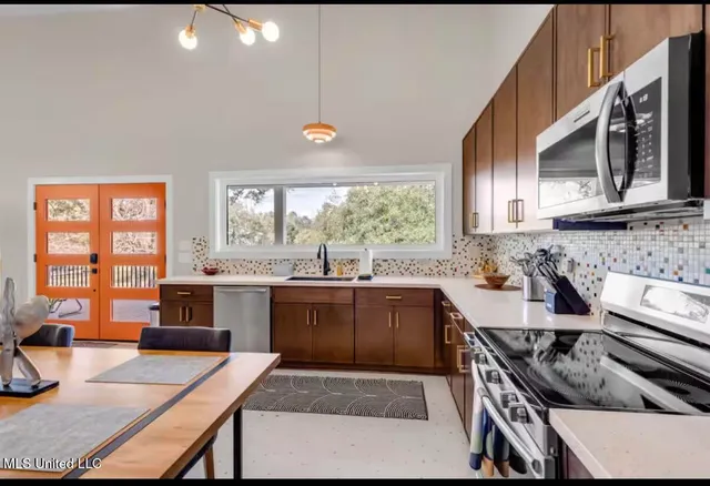 $519,900 | 218 Thomas Street, Bay St. Louis, MS 39520