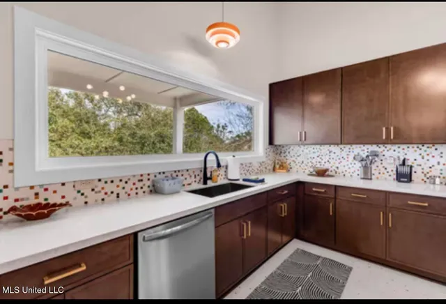 $519,900 | 218 Thomas Street, Bay St. Louis, MS 39520