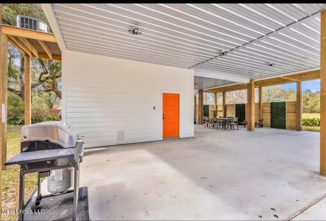 $519,900 | 218 Thomas Street, Bay St. Louis, MS 39520