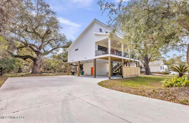 $519,900 | 218 Thomas Street, Bay St. Louis, MS 39520