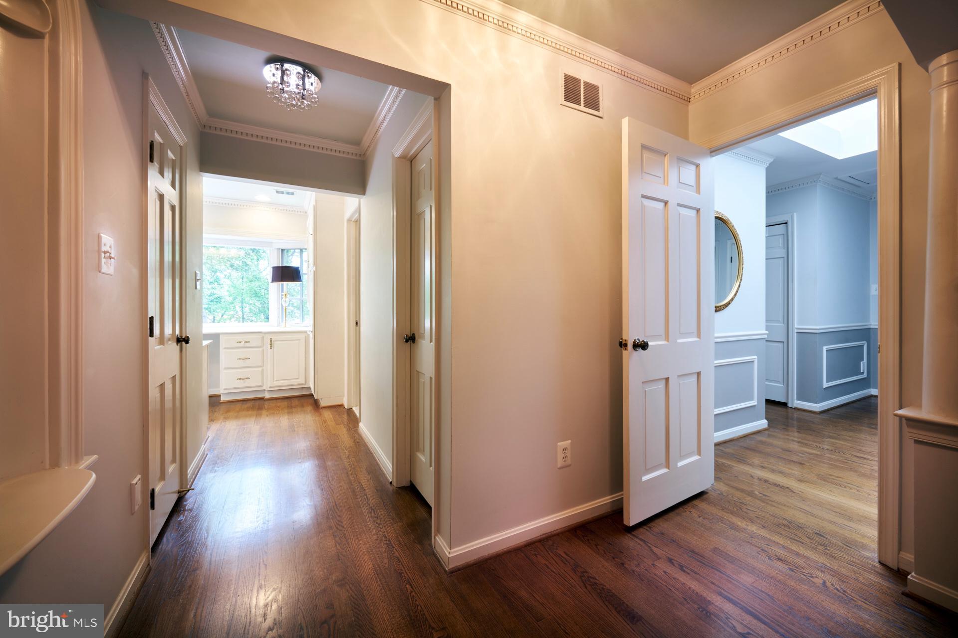 11316 Lapham Drive Oakton, VA 22124 - Photo 52 of 87 Upstairs foyer