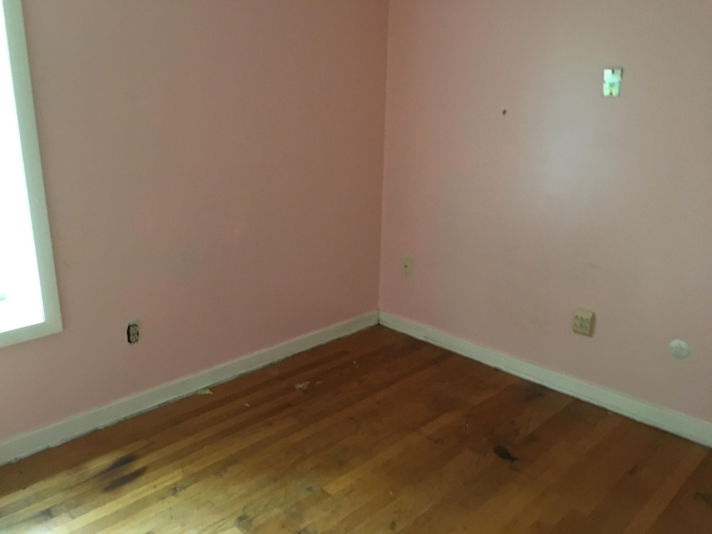 109 Ravenwood Road Middlesboro, KY 40965 - Photo 8 of 12 IMG_5261