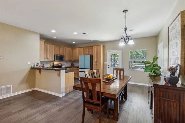 $419,999 | 2371 West US Highway 69, Emory, TX 75440