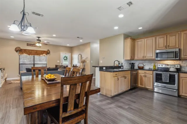 $419,999 | 2371 West US Highway 69, Emory, TX 75440