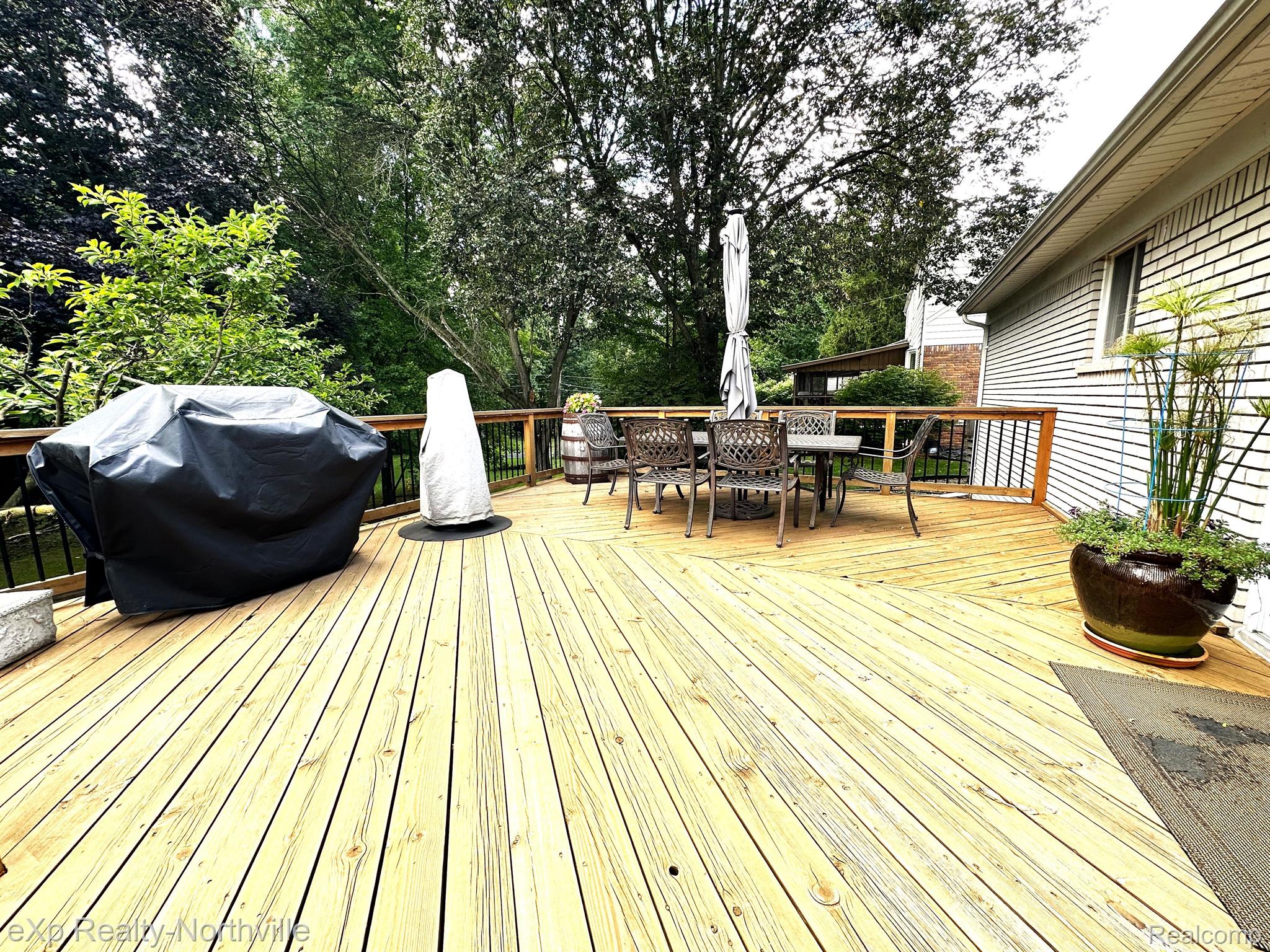 16017 Riverside Drive Livonia, MI 48154 - Photo 5 of 34 Gallery Image 5