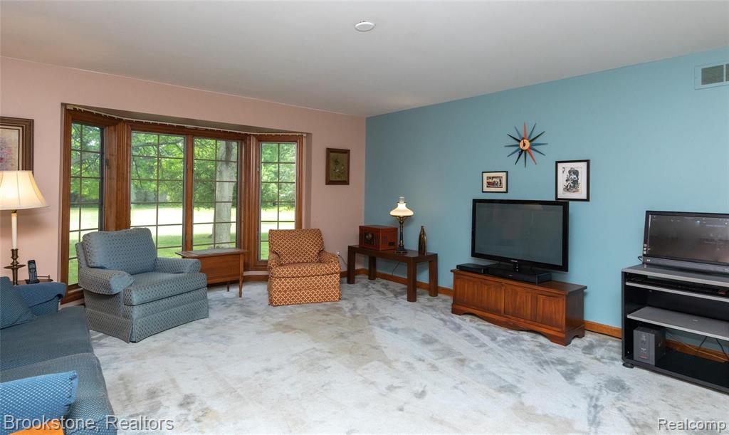 679 West Hamlin Road Rochester Hills, MI 48307 - Photo 15 of 35 Gallery Image 15