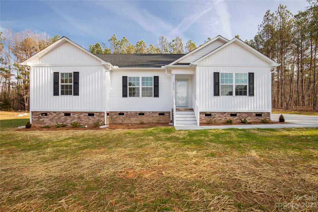 6724 State Rd S-29-555 Kershaw, SC 29067 - Photo 1 of 31 a view of a house with a yard