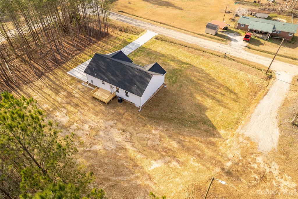 6724 State Rd S-29-555 Kershaw, SC 29067 - Photo 28 of 31 a view of a yard