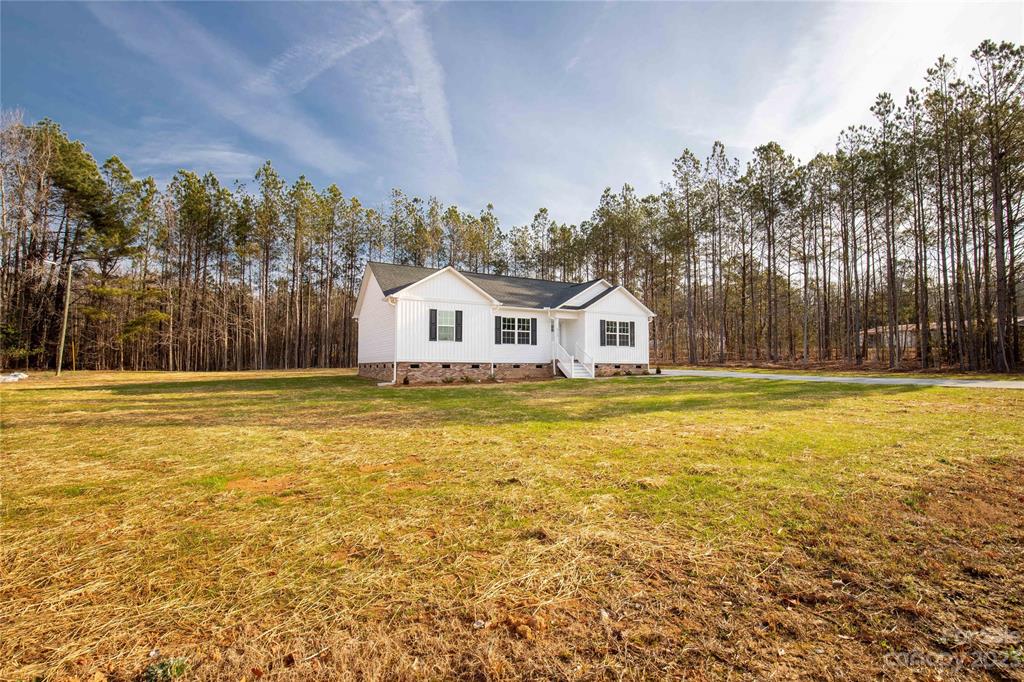 6724 State Rd S-29-555 Kershaw, SC 29067 - Photo 4 of 31 a house view with swimming pool in front of it