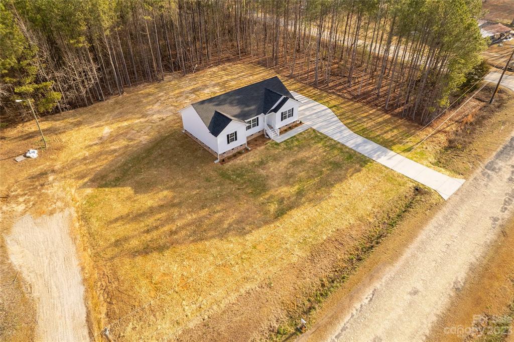 6724 State Rd S-29-555 Kershaw, SC 29067 - Photo 5 of 31 a wooden floor with a yard