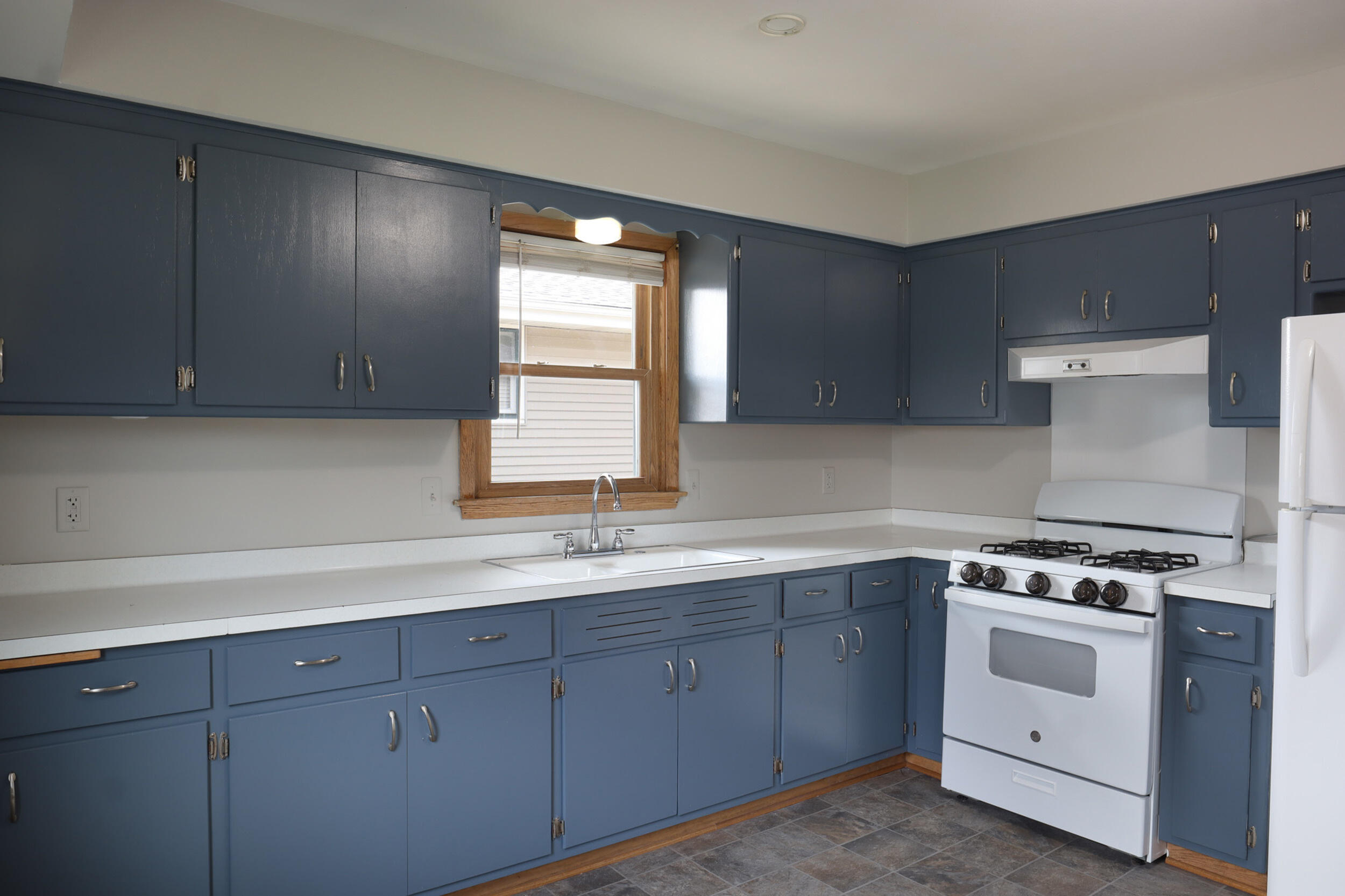12_4149 la salle-kitchen2