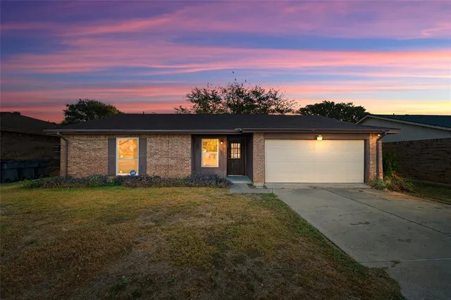 $260,000 | 2742 Pepperidge Drive East, Lancaster, TX 75134