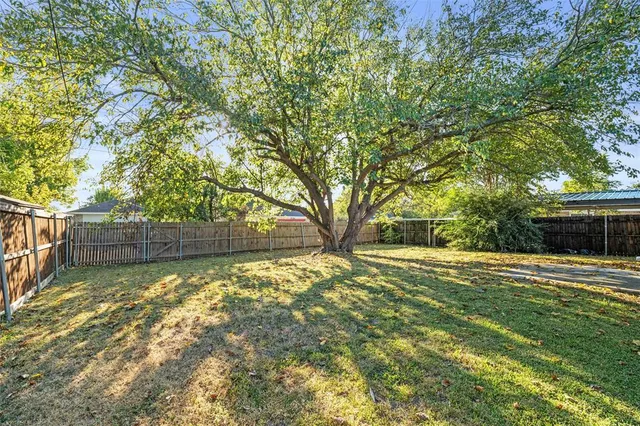 $260,000 | 2742 Pepperidge Drive East, Lancaster, TX 75134