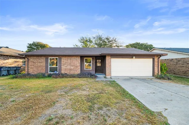 $260,000 | 2742 Pepperidge Drive East, Lancaster, TX 75134