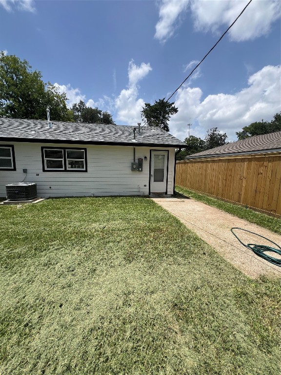 7613 Lady Street Houston, TX 77021 - Photo 17 of 18 a view of a house with a yard