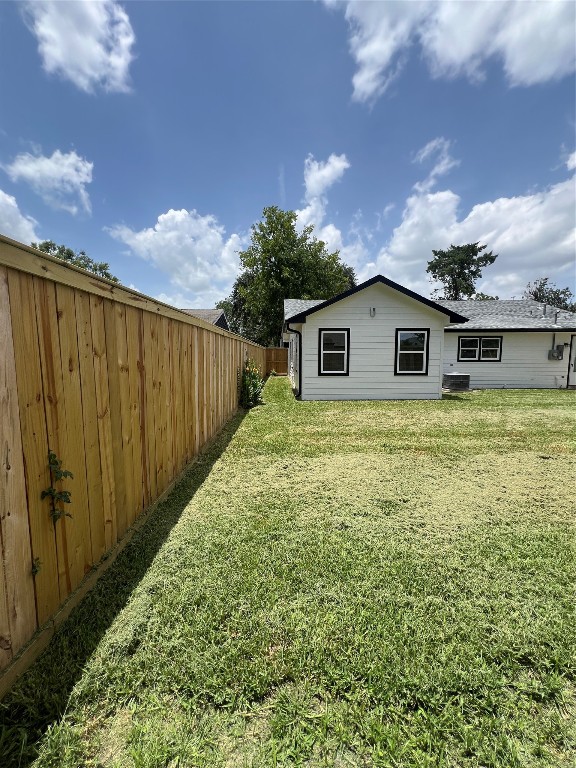 7613 Lady Street Houston, TX 77021 - Photo 18 of 18 a view of a house with backyard and tree