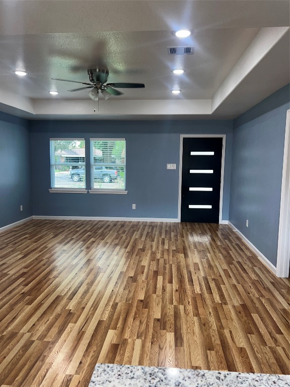 7613 Lady Street Houston, TX 77021 - Photo 4 of 18 en empty room with windows and ceiling fan