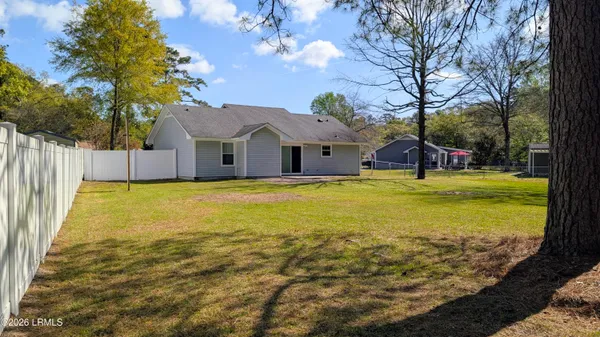 $2,100 | 37 Burlington Circle, Beaufort, SC 29906