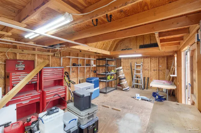 a view of a house with backyard