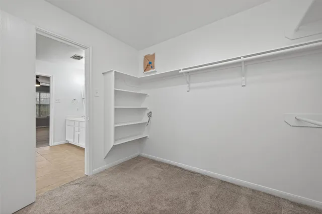 a view of a house with backyard and garden