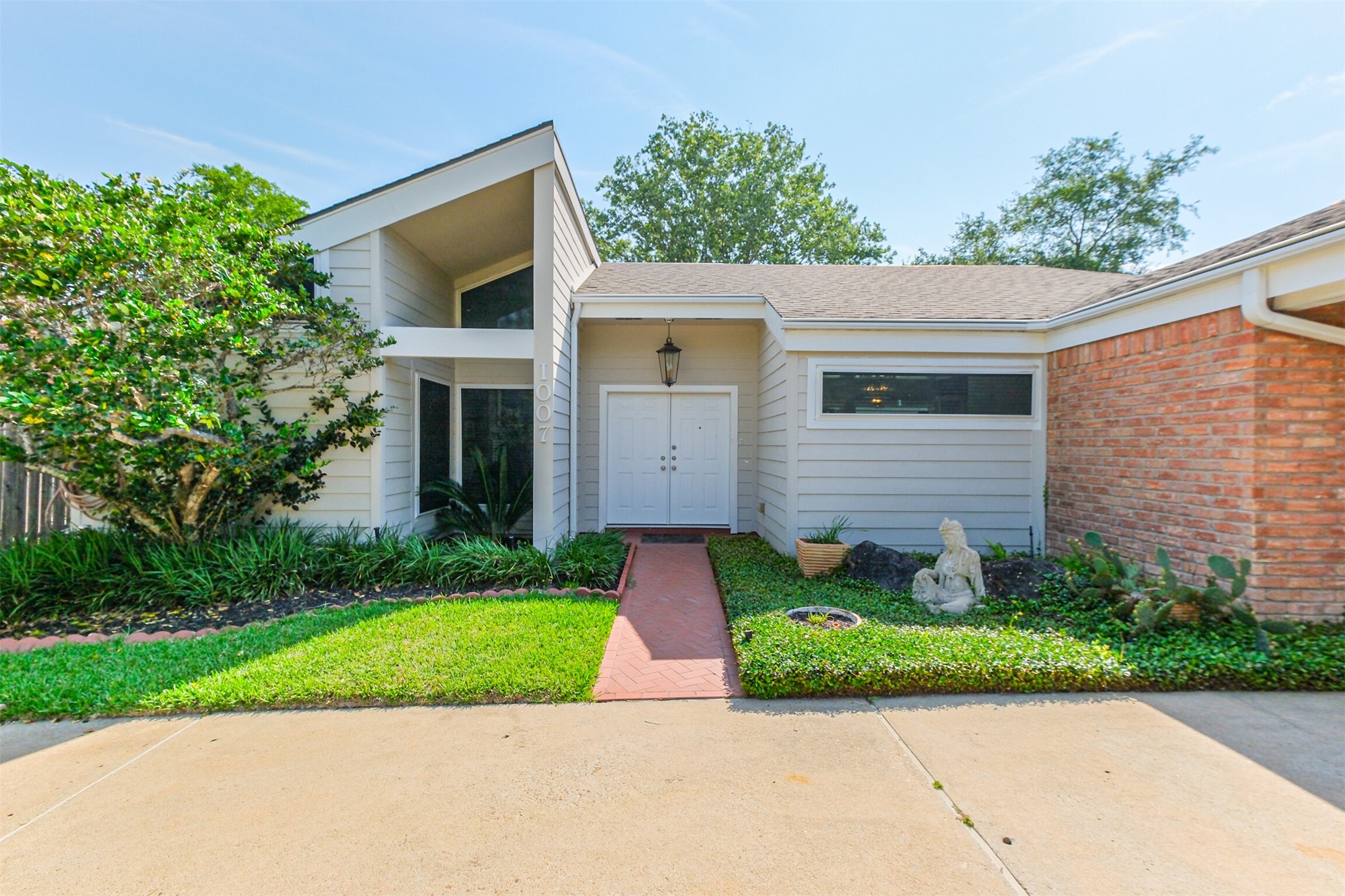 1007 Arrow Hill Road Houston, TX 77077 - Photo 1 of 48 This beautifully updated 3 bedroom, 2 bath is ready for its next chapter in the Energy Corridor.