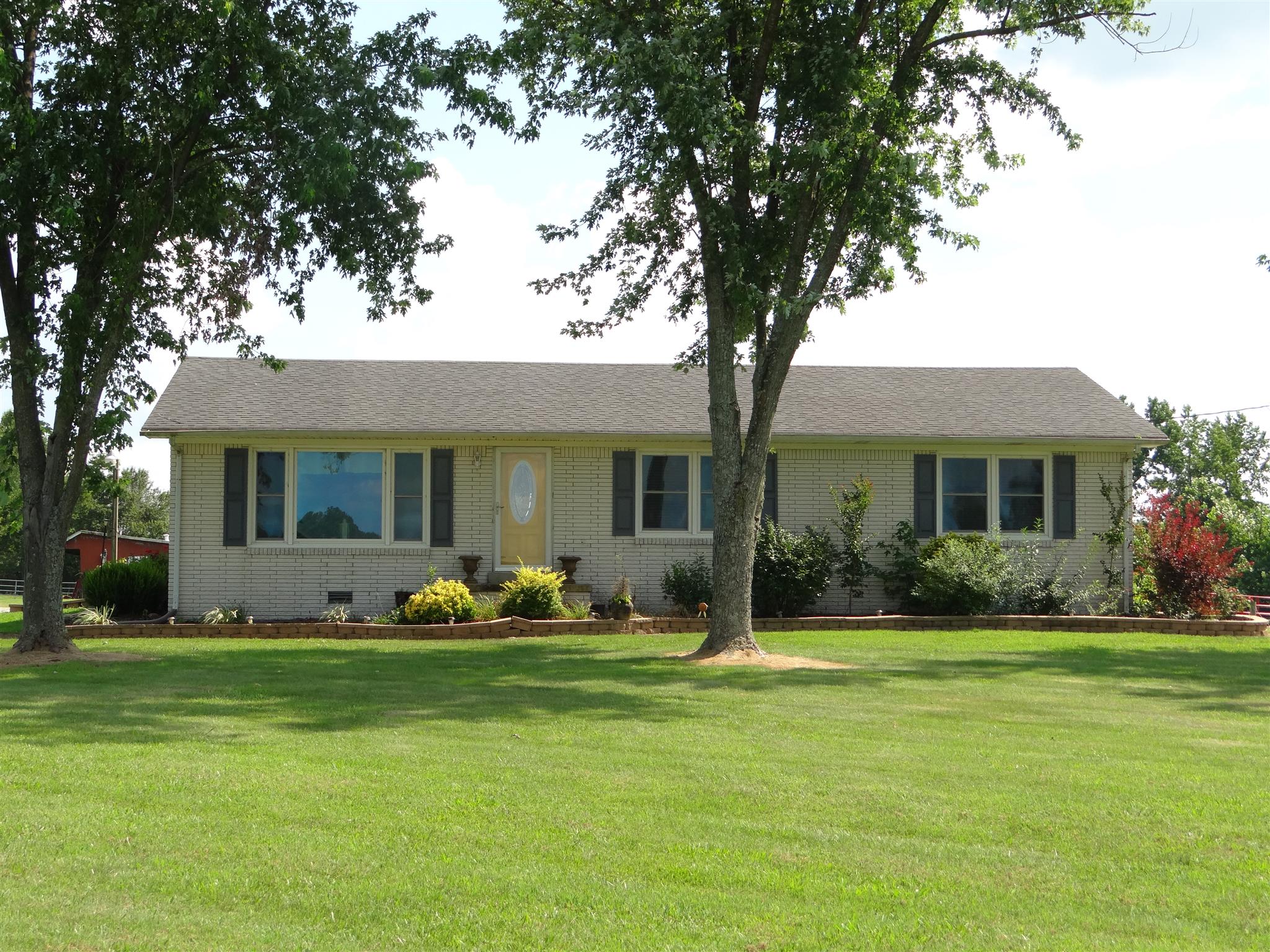 767 Weakley Creek Road Lawrenceburg, TN 38464 - Photo 1 of 20 Front view of the home.