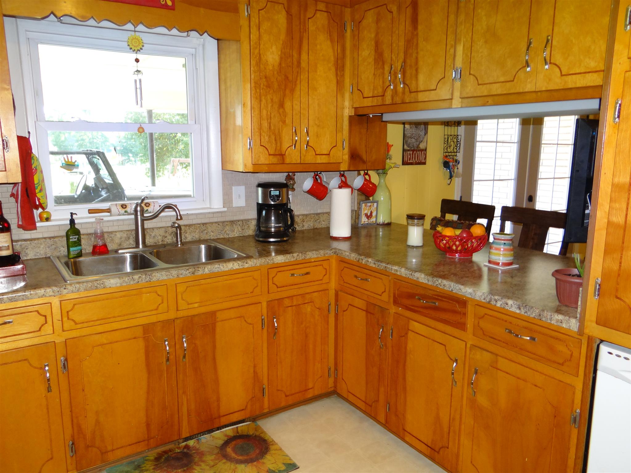 767 Weakley Creek Road Lawrenceburg, TN 38464 - Photo 6 of 20 Lots of cabinets!