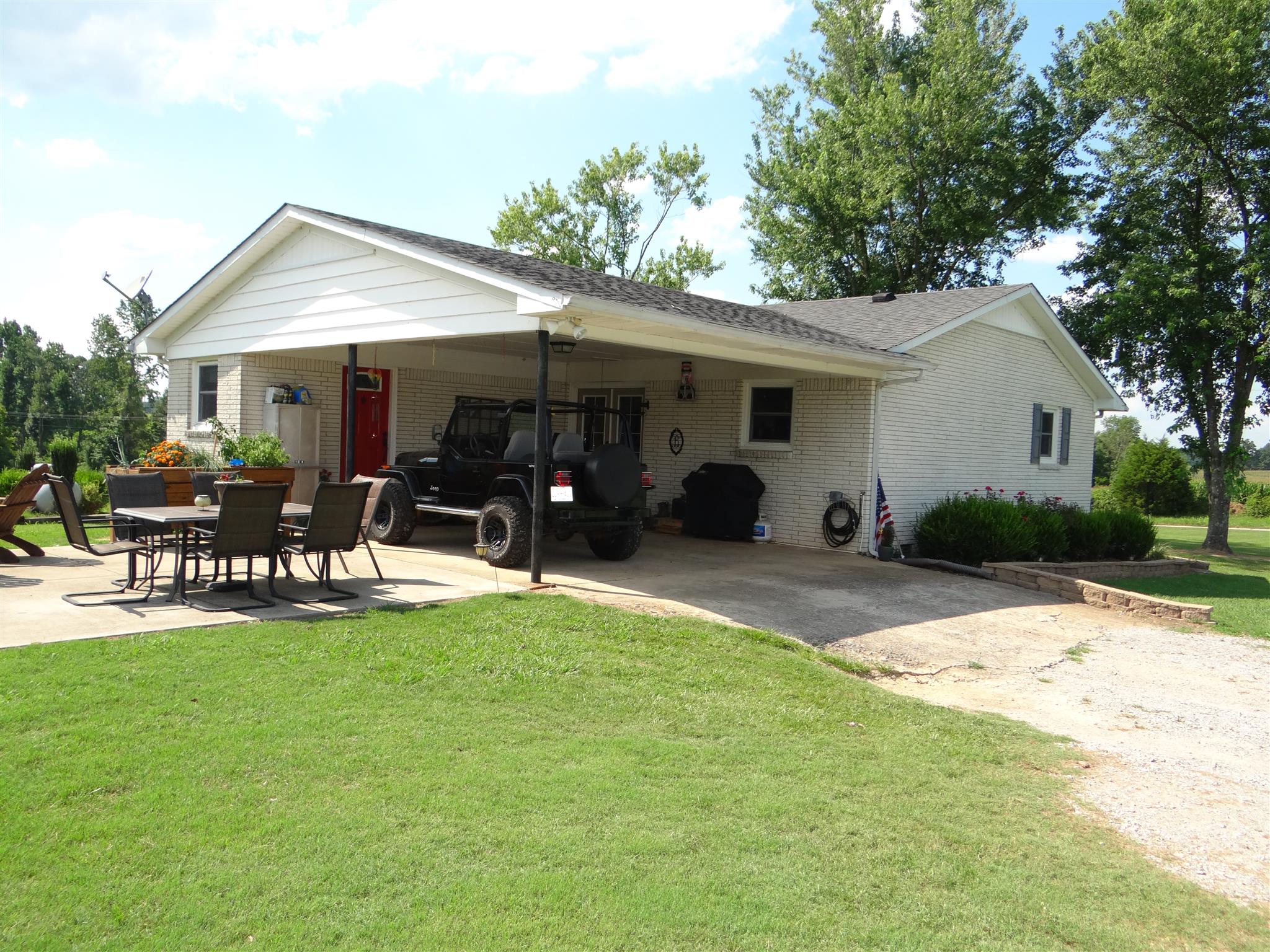767 Weakley Creek Road Lawrenceburg, TN 38464 - Photo 7 of 20 Great yard for entertaining.