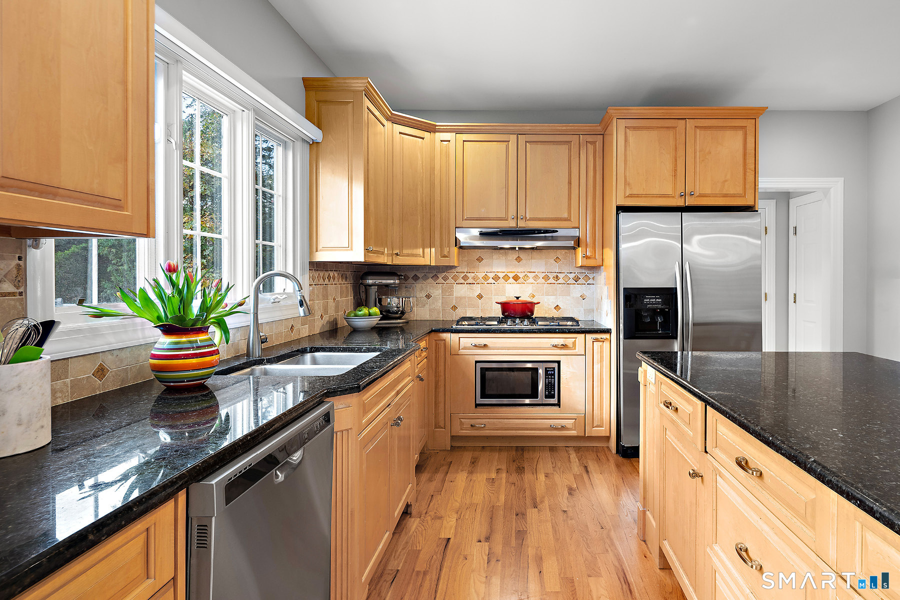 381 Chestnut Hill Road Norwalk, CT 06851 - Photo 17 of 40