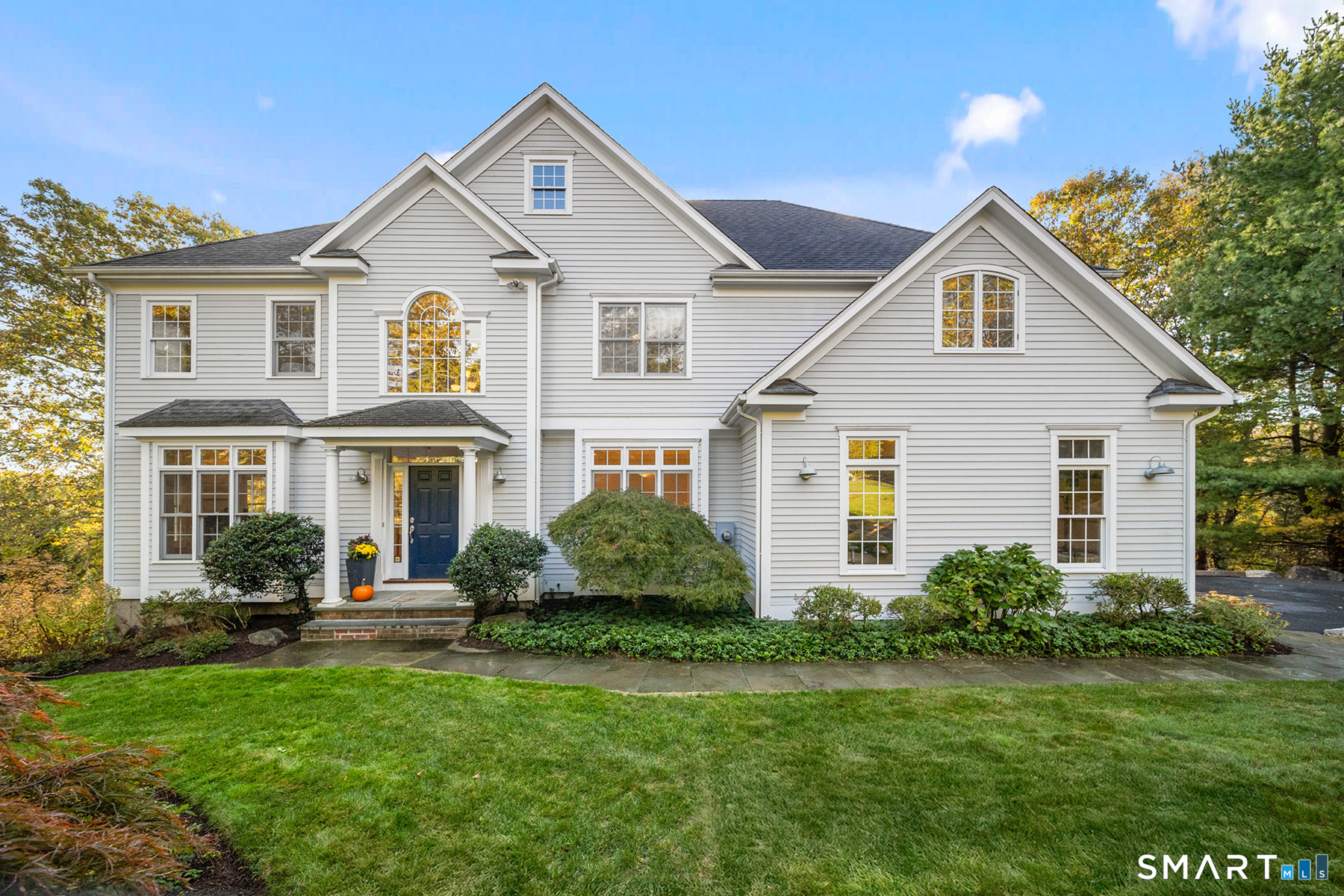 381 Chestnut Hill Road Norwalk, CT 06851 - Photo 4 of 40