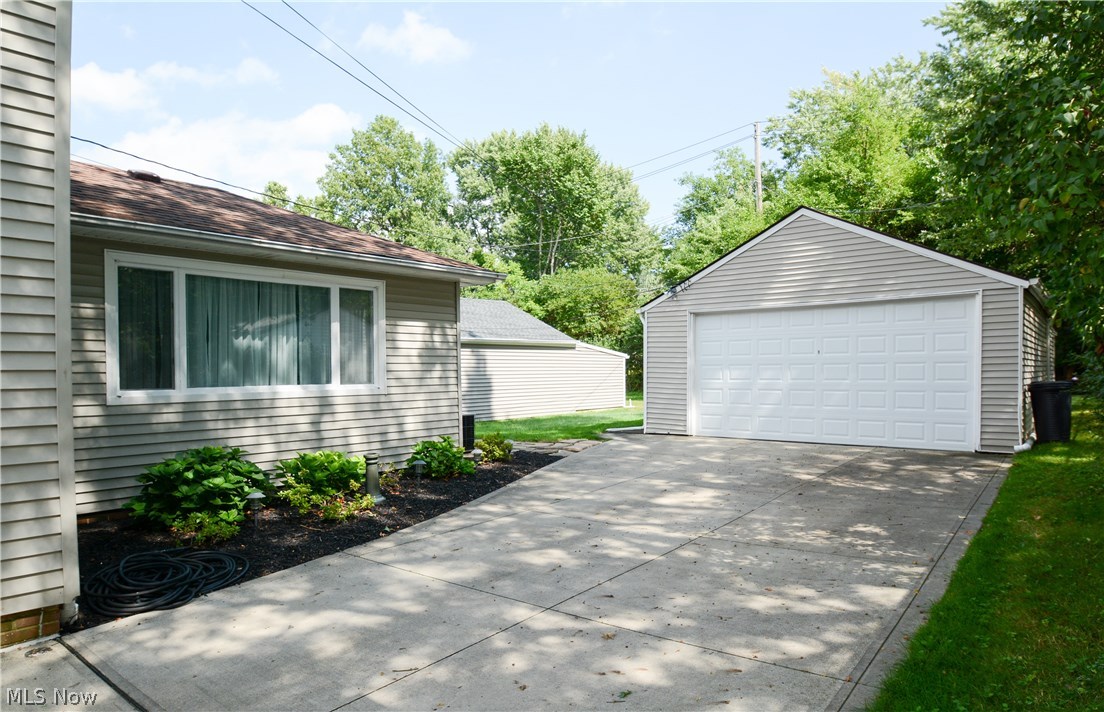 2623 Milton Road Cleveland, OH 44118 - Photo 28 of 35
