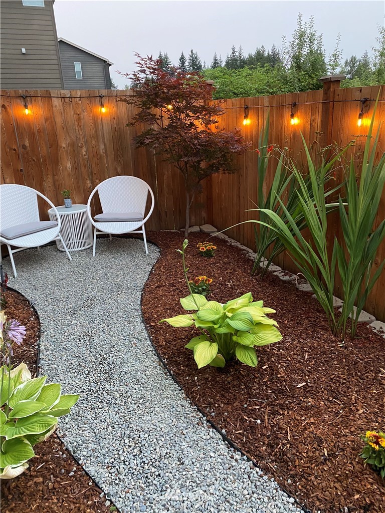 17905 35th Avenue Southeast, Unit A3 Bothell, WA 98012 - Photo 28 of 35 a view of a backyard with plants and lake