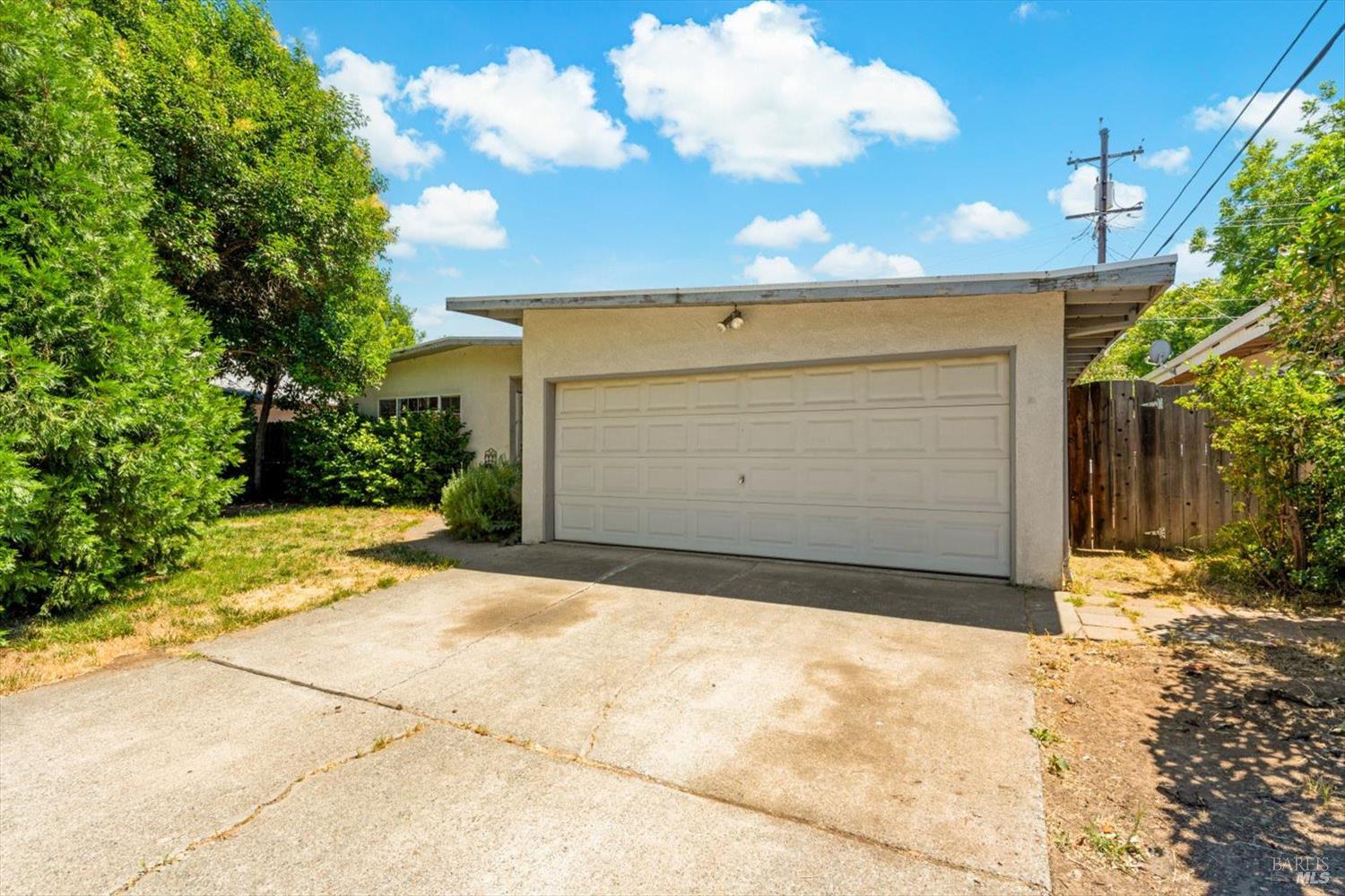 341 Grape Street Vacaville, CA 95688 - Photo 3 of 40