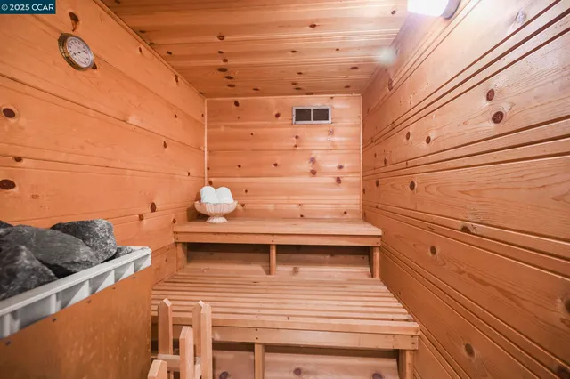 a bathroom with a toilet